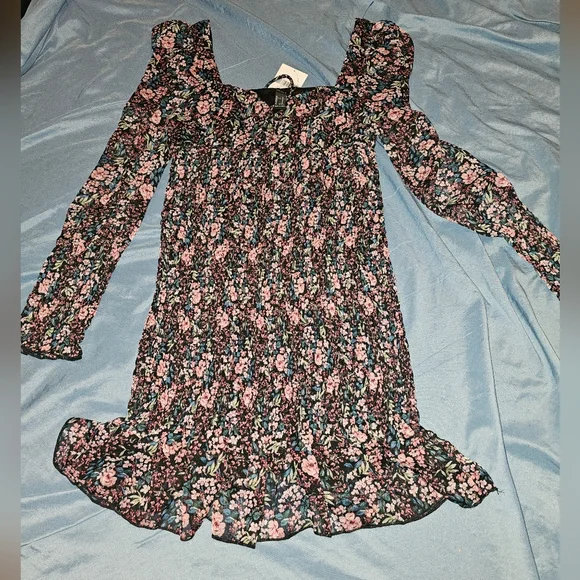 Forever21 Floral Dress Woman's Medium - Picture 2 of 6
